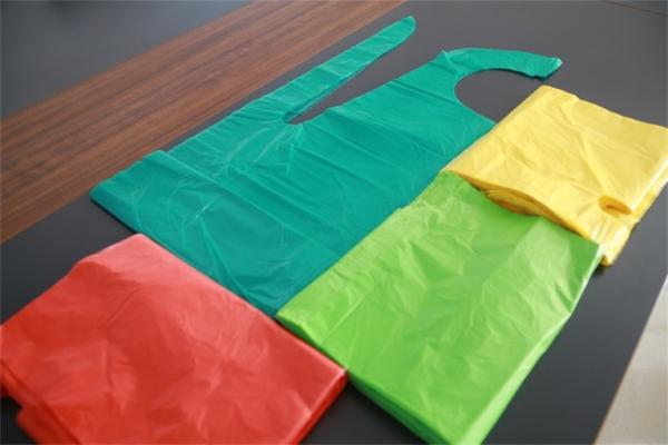 Eco Friendly Red PE Apron Flat Packed / Plastic Aprons Disposable For Adults