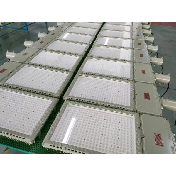 Foco LED a prueba de explosiones con información de la empresa Changzhou, con eficiencia lumínica de 115-130 Lm/W y factor de potencia 0.95
