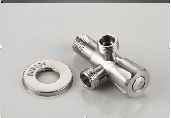 Característica do cano do banheiro com desviador válvula de ângulo cromada para acessórios de torneiras