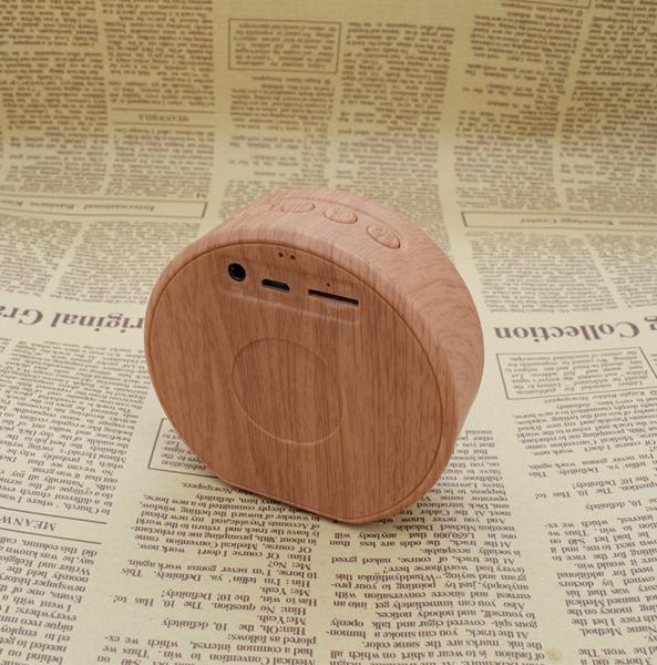 Cute Wooden Wireless Portable Speaker , Mini Super Bass Speaker BT4.2 OEM