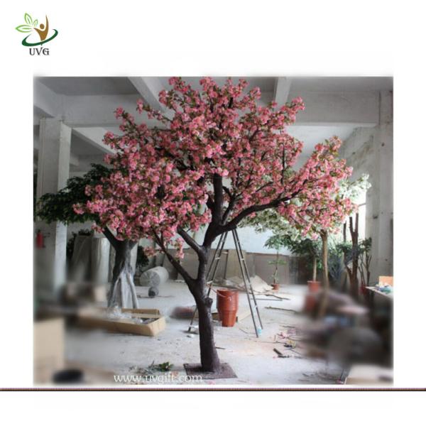 UVG Wooden artificial wedding tree with silk cherry blossom for party stage decoration