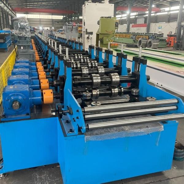 Máquina de moldagem de rolos de aço galvanizado e pista com servo após corte