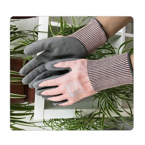 HPPE Knit Nitrile Coated 13G Cut Puncture Resistant Gloves For Painting The Wall