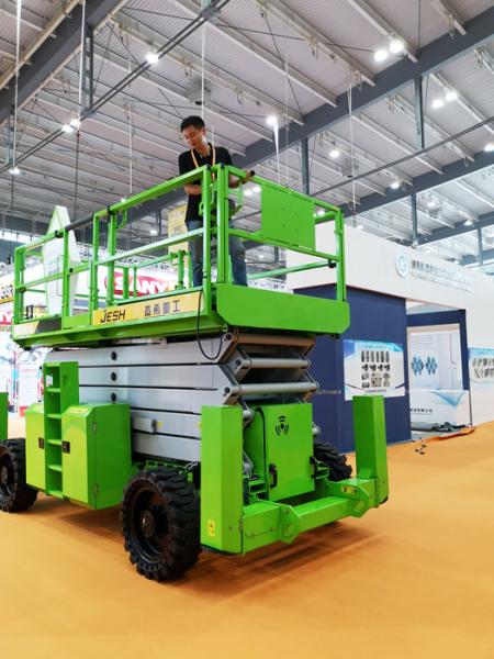 Movable Hydraulic Lift Platform Machine Working Height 19m ISO Certification