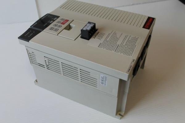 FASE de HP 575 VAC 3 da MOVIMENTAÇÃO 3 de Mitsubishi FR-A560-2.2K-NA 2,2 quilowatts, o original o mais de alta qualidade, novo.
