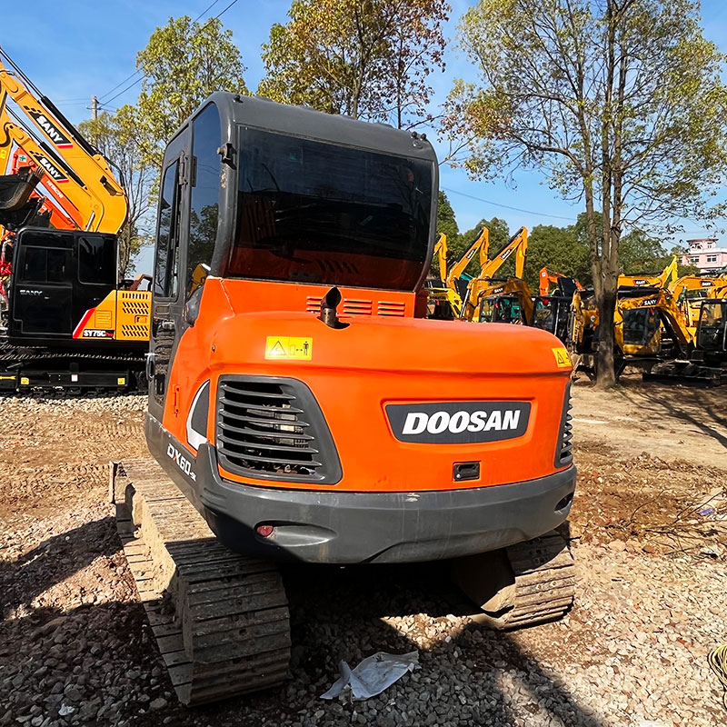 Использованный экскаватор для землеустройства Корея Mini Doosan Dx60 Использованный микроскапатель 6 тонн