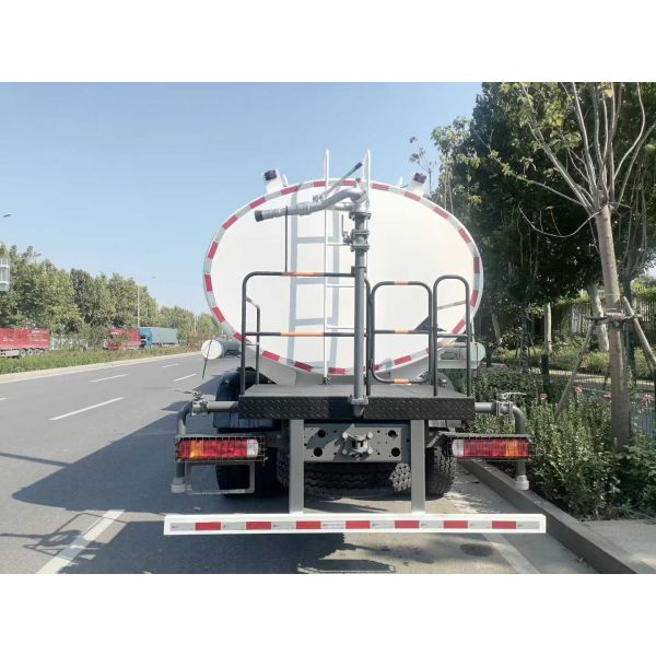 HOWO Water Tank Truck with 21-30t Load Capacity and Sinotruk HOWO Chassis for Reliable Water Transport and Sprinkling