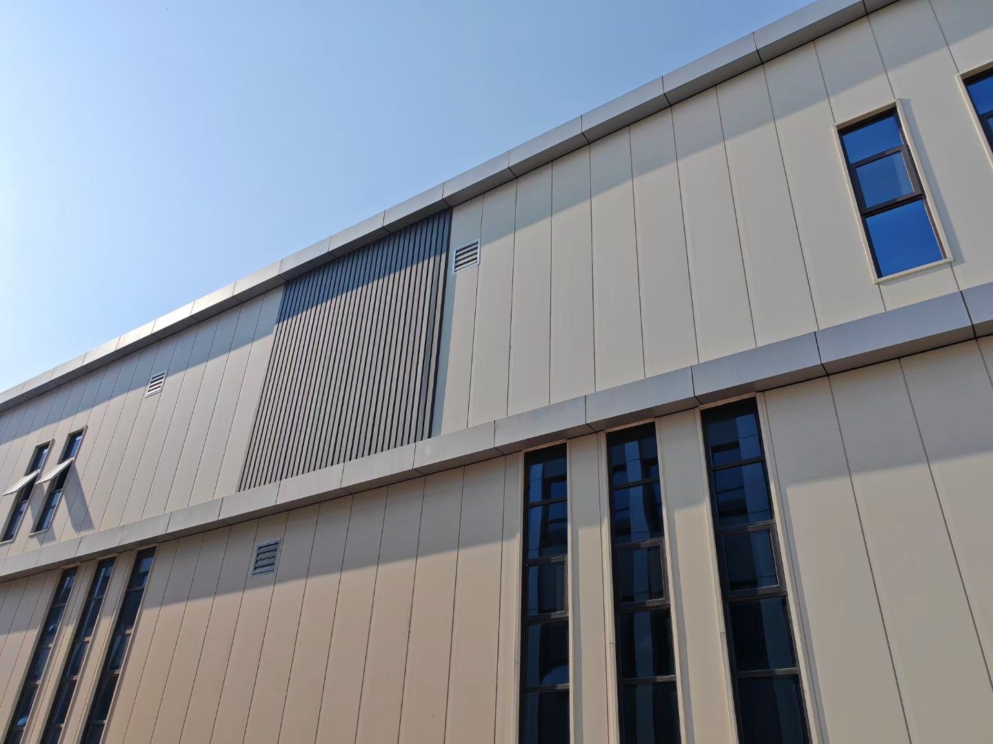Anti Wind Earthquake Resistant Bolt Connection Prefab Steel Workshop Complete Set Sandwich Panels Single Sheets Doors Windows Bolts