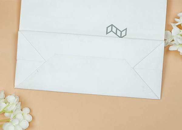 Толстые белые хозяйственные сумки картона с серым печатанием цвета Эко дружелюбным