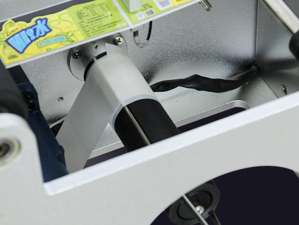 Manual Bottle Flat Labeling Machine , 1mm accuracy Self Adhesive Label Applicator