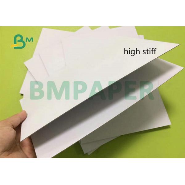 Cartón laminado revestido blanco lateral 2 de 0.7M M 0.8M M para montar el papel 70 el x 100cm