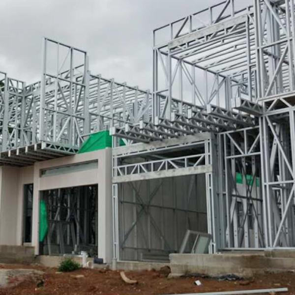 El chalet prefabricado asequible ahorro de energía de la estructura de acero de la casa prefabricó los chalets