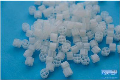 Biotransportadores de gel composto de polímero cúbico com pH aplicável 6-10 e porosidade de 98%