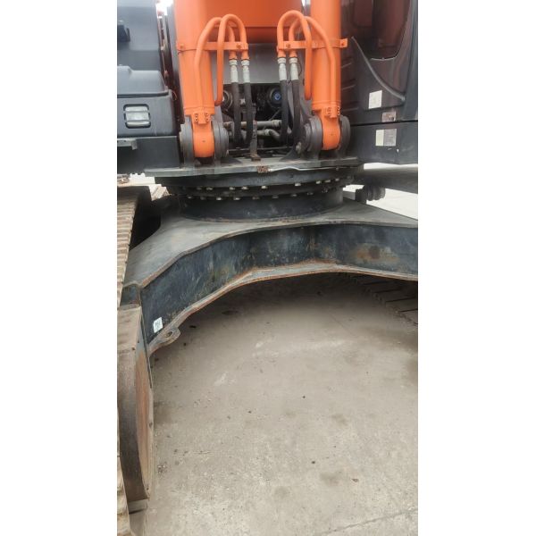 Second-hand Hitachi 330-3 excavator in excellent condition and low price