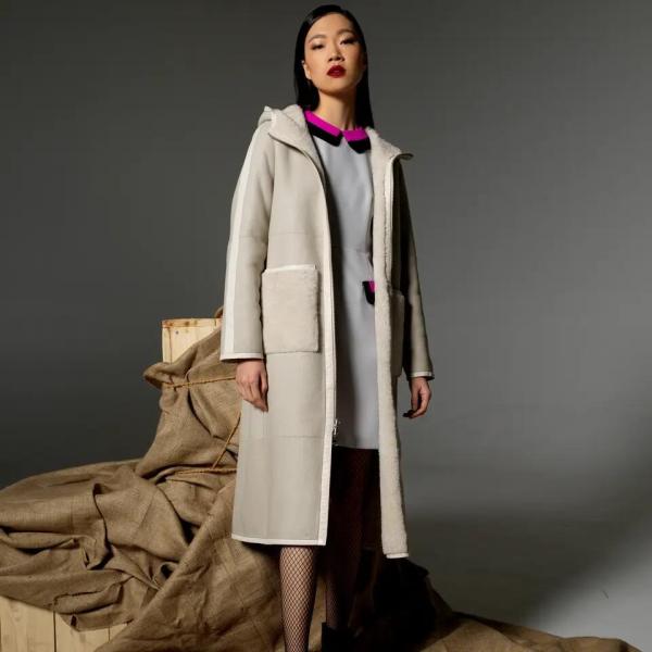                  Top Quality Real Leather Jacket Lightweight Comfortable Shearling Coat with Hood Handmade in Italy for Women′s Fashion             