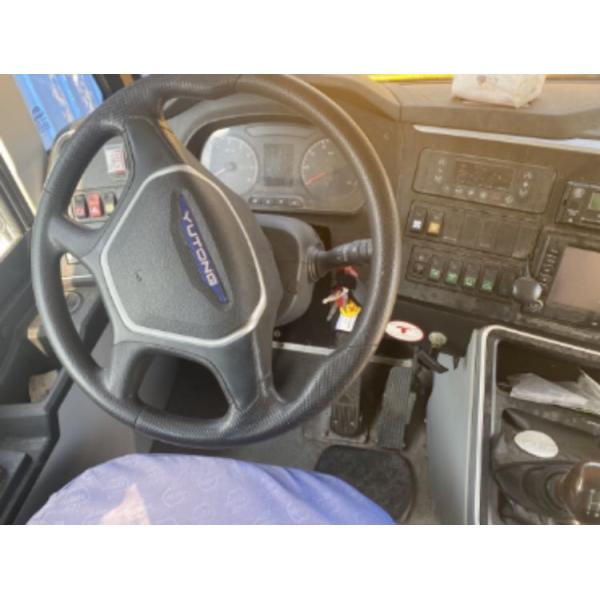 24 Seats Dongfeng School Bus with 85 Maximum Power and 6-8L Engine Capacity