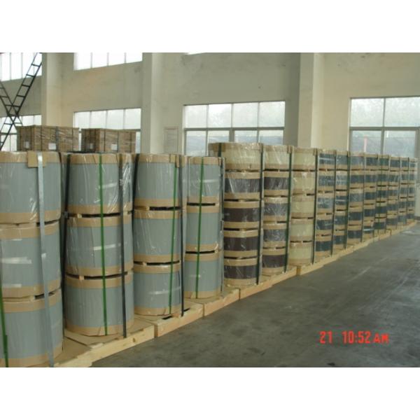 Чёрно-белый цвет покрытия алюминиевой резьбы 14 x 50 дюймов x 50 футов, используемый для установки крыши и боковой части