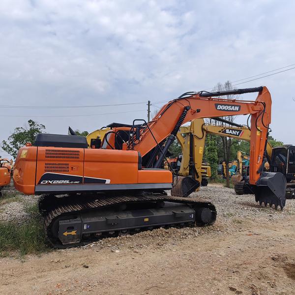 Used Doosan DX225LC Excavator Original 22.5 Tons Excavator For Construction