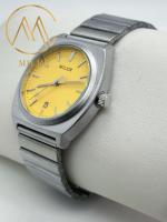 Reloj de cuarzo para hombres con botón oculto y superficie de vidrio mineral