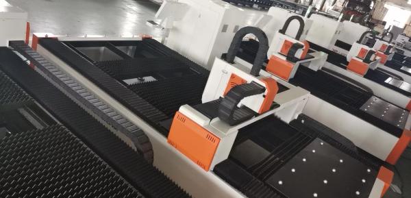 3000W ファイバーレーザー金属切削機 1500*3000 シート金属レーザー切削機 シート金属cnc切削機