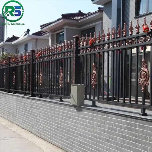 0.8-3.0mm personalizou a cerca de alumínio contemporânea Balustrade 15-20 anos de garantia