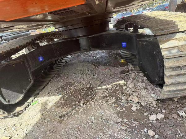 Crawler Used Excavator Machine HITACHI ZX200-3G with 2700mm Track Width