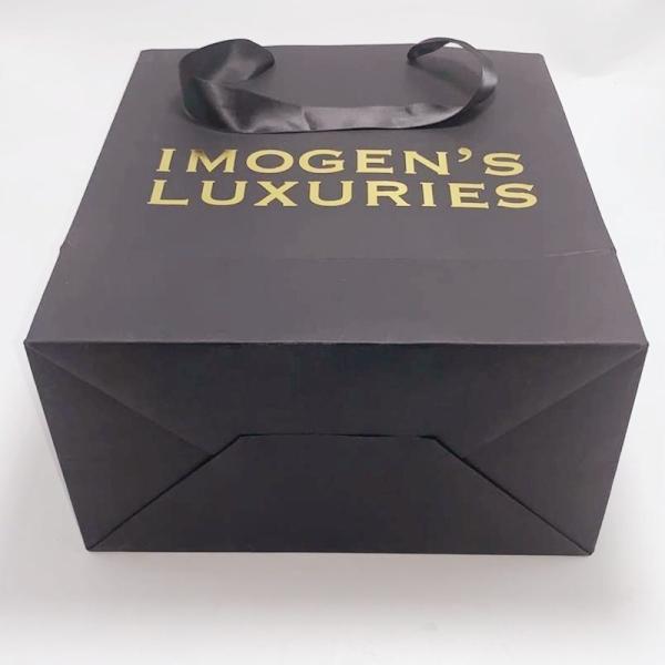 Custom Printed Kraft Paper Bags Silk Handle Recyclable For Gift Packaging