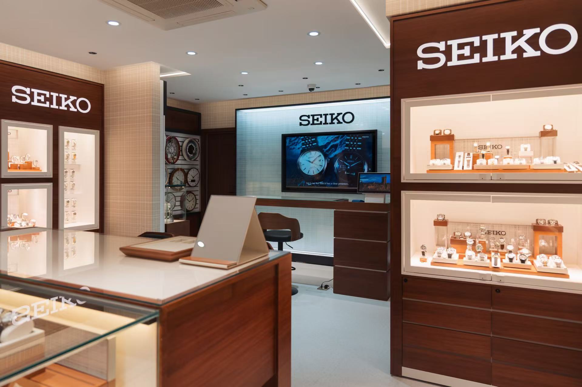 High-end wristwatches are custom-made for the entire store
