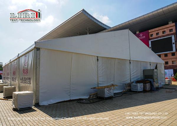 Multi - 1500 pessoas funcionais do famoso exterior do casamento com paredes do ABS