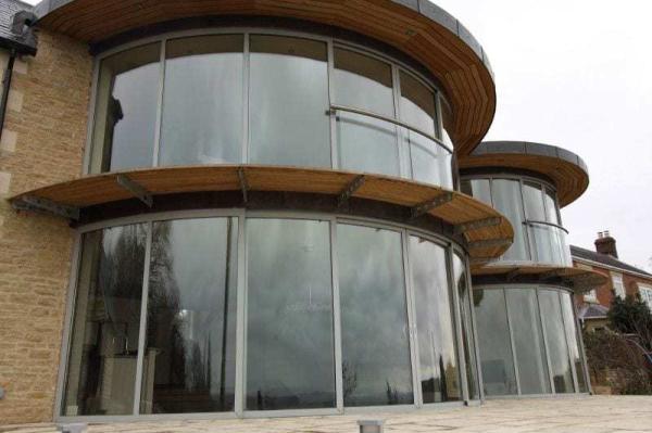 Panéis de vidro temperado transparente curvado para edifícios de shoppings 3mm-12mm espessura
