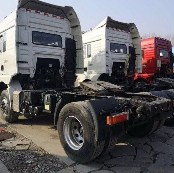 350hp 3 Seats Shacman Used Tractor Truck 4X2 Diesel Fuel 2017 Year