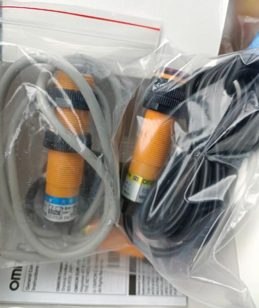 Omron E3F-DS30Y1 90-250VAC 2M Sensor Fotoeléctrico Cilíndrico M18 Difuso IP67