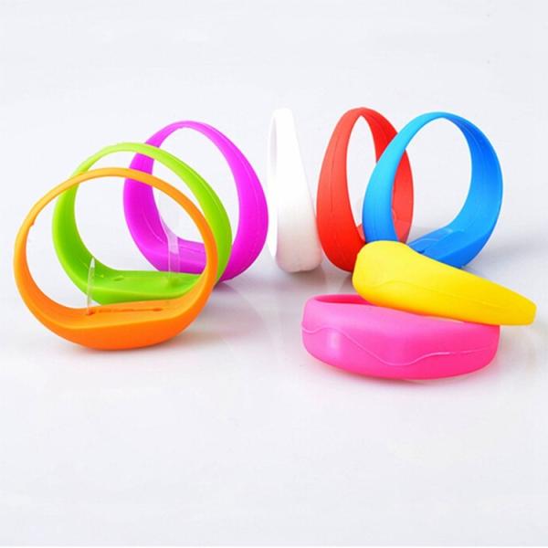 2018 hot sale silicone rfid led light up wristband remote control red white glow bracelets