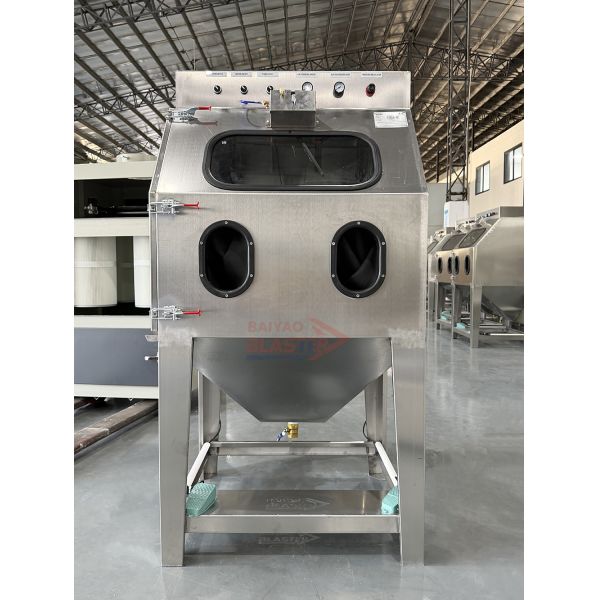 High Efficiency Wet Sand Blasting Machines Blaster For Car Part Surface Treatment
