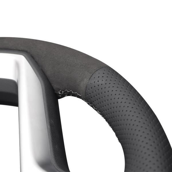 Hand Sewing Black Suede Steering Wheel Cover for Isuzu Dmax D-MAX Xterrain 2021-2023