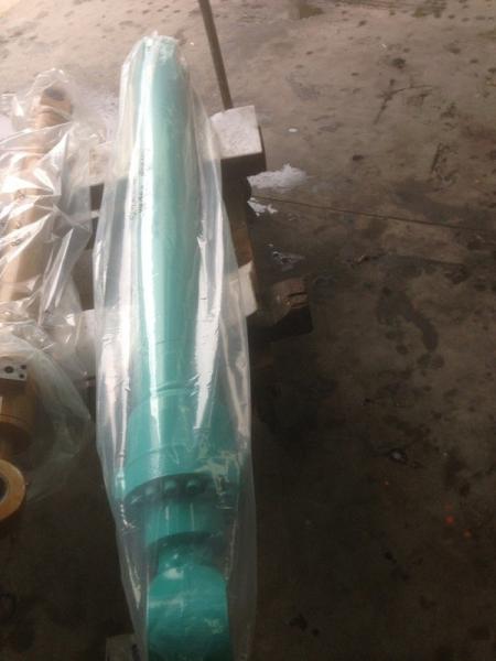 LC01V00047F2     Kobelco  SK260-8 bucket  cylinder  excavator spare parts new cylinder