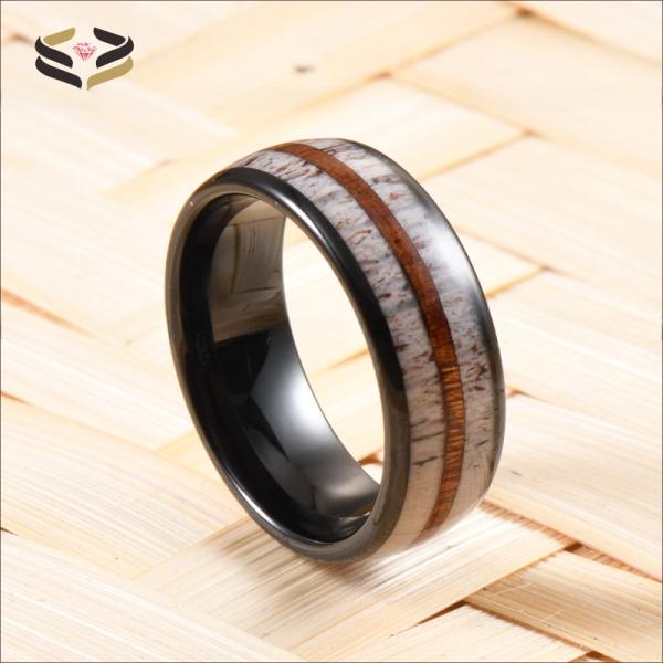 Une superbe bague de mariée pour homme avec antler et bois de koa en incrustation de confort adapté 8mm noir tungstène