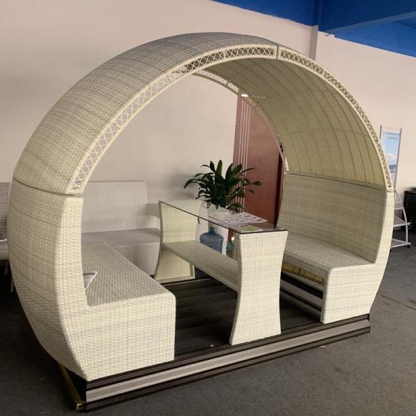 Foldable PE Rattan Sun Bed Wicker Furniture Day Bed Chaise for Beachside Relaxation