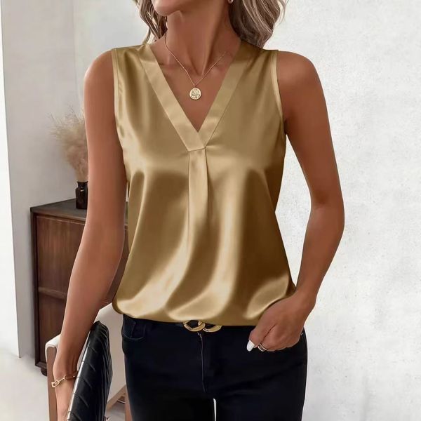 Lightweight and Comfortable Women's T-Shirt with Flattering V-neck Design for Casual Wear