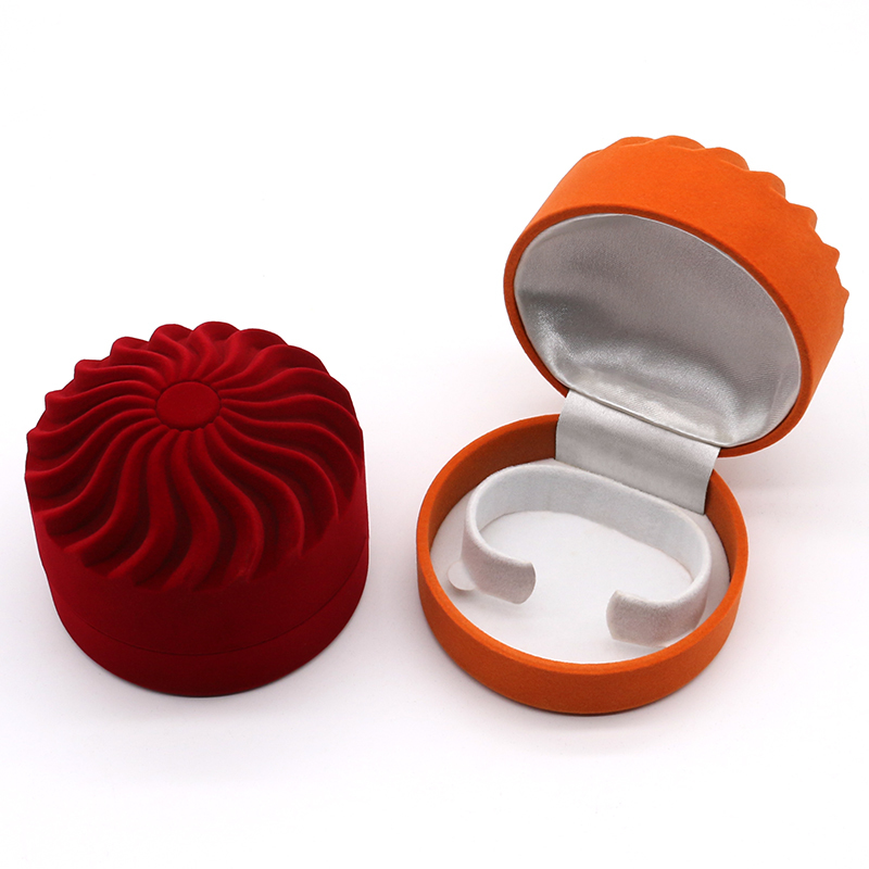 Custom Logo Spherical Hinged Velvet Jewelry Gift Box Elegant Ring Box