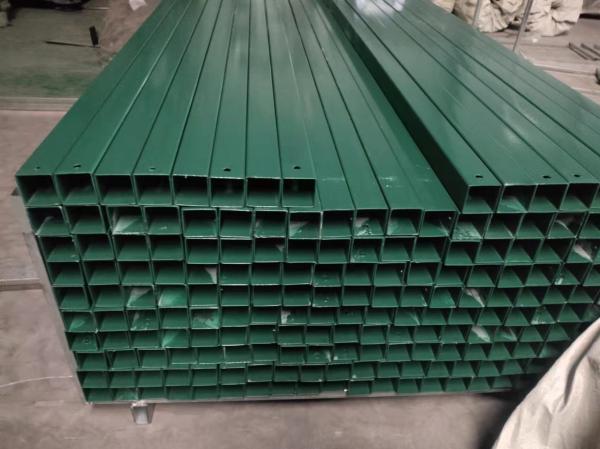 O cargo reto pulveriza rede de arame curvada revestida de Panels Triangle Bend da cerca do metal