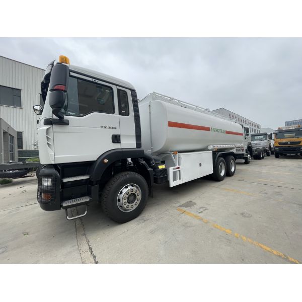 SINOTRUK TX Model 6X4 25CBM Oil Tank Truck 10Wheels 336Hp White Two Warning Lights