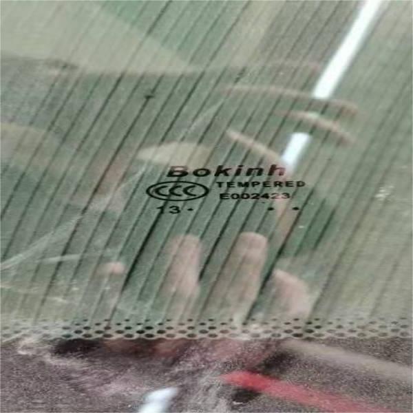 Окно кабины экскаватора 4457180 ХИТАЧИ стеклянное закалило стеклянное заднее бортовое положение NO.5