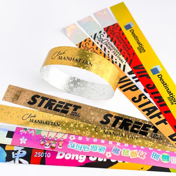 Des bracelets holographiques personnalisés jetables avec logo imprimé pour la promotion de la marque