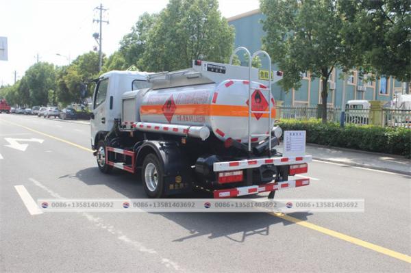 Dongfeng Dfac Mini Fuel Tank Truck 3000L Small Fuel Bowser Truck with 90HP Engine