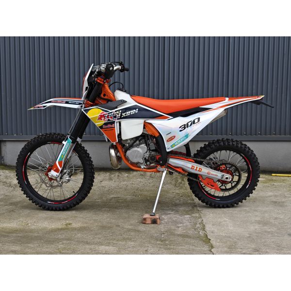 300cc Two Stroke Enduro Motorcycle With Water Cooled Engine Lightweight Aluminum Parts