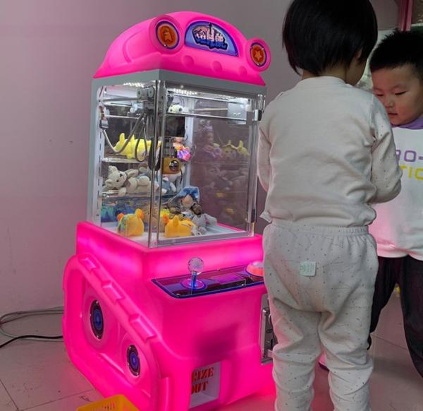 Coin Operated Baby Arcade Prize Tank Vending Game Plush Toy Doll Grabber Mini Claw Crane Machine For 2 Players