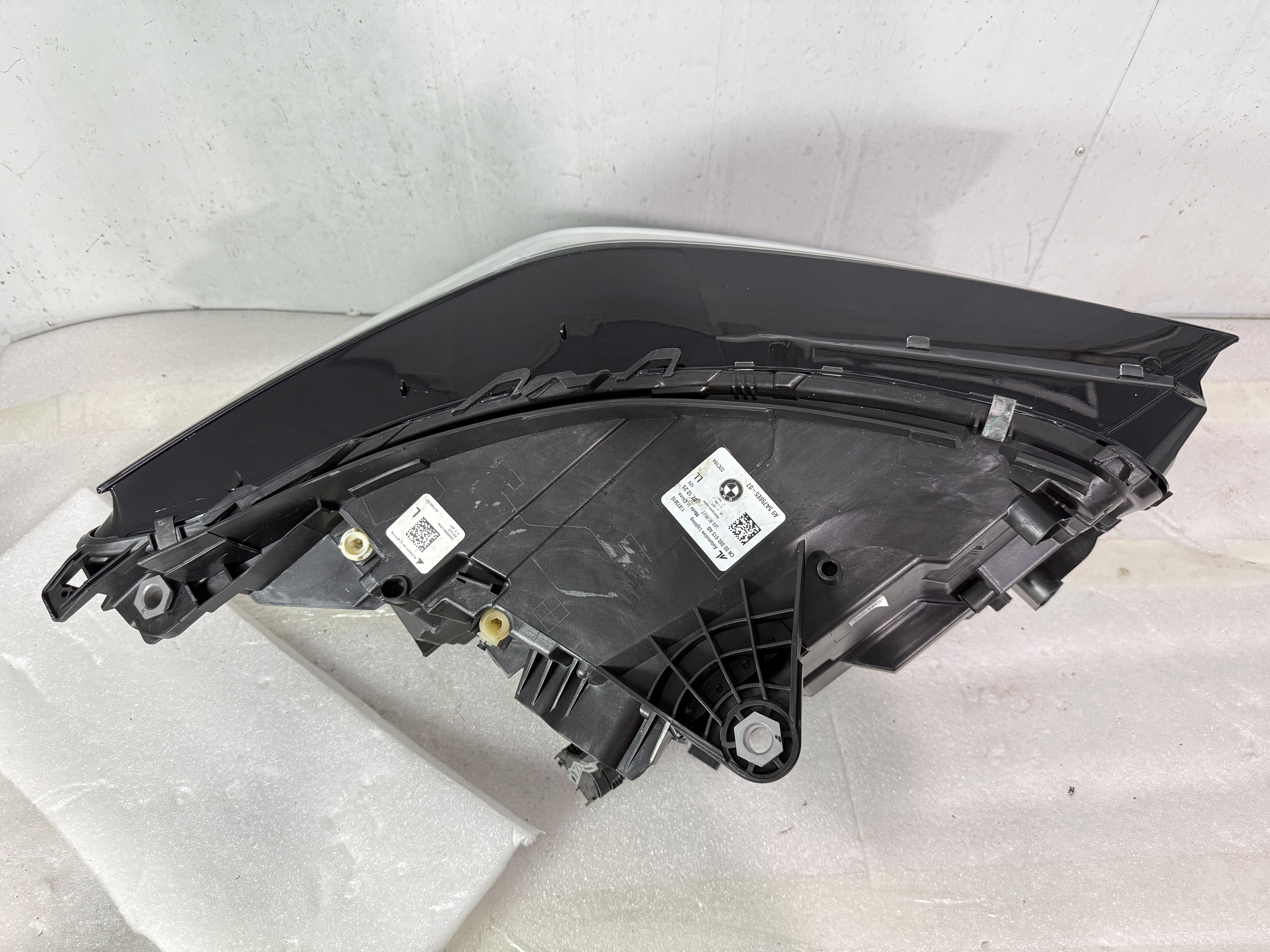 2023- 2025  5 Series G68 left headlight part number: 63115 A87927