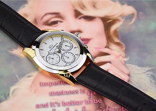 Black And Gold Chronograph Watch ,  White Dial Chronograph Watch SS Back Cover