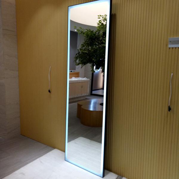 Surface montée cadre en bois miroir pleine longueur avec LED lumière température de couleur 6000K